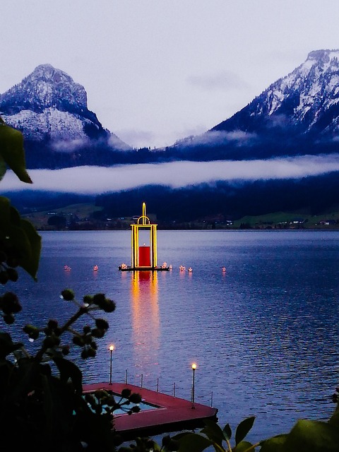 Friedenslichtlaterne im Wolfgangsee