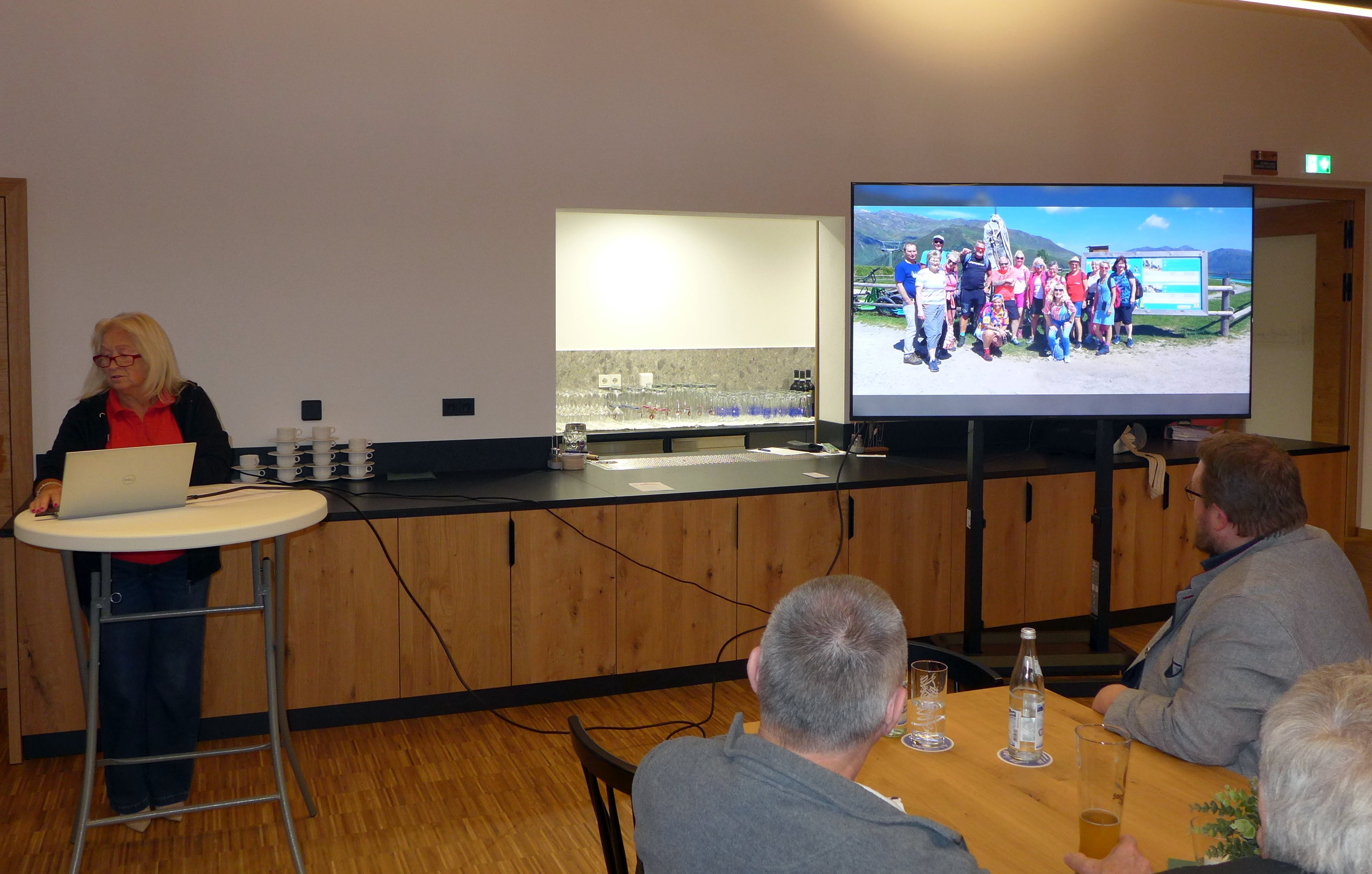 Rosi Trissler beim Bericht des Vorstands